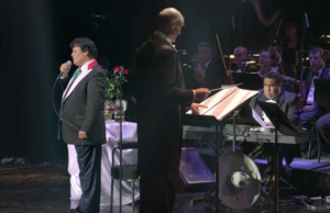 Juan Gabriel – Abrázame Muy Fuerte