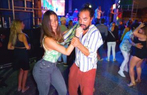 Bailando Salsa en la Tropical | Baila en Cuba