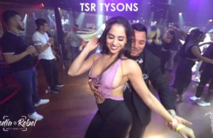 LATINA BAILANDO BACHATA