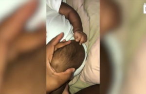 Esta bebé de tres meses está cubierta de pelo de pies a cabeza