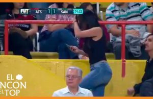 Mujer buenísima en el Estadio Jalisco.